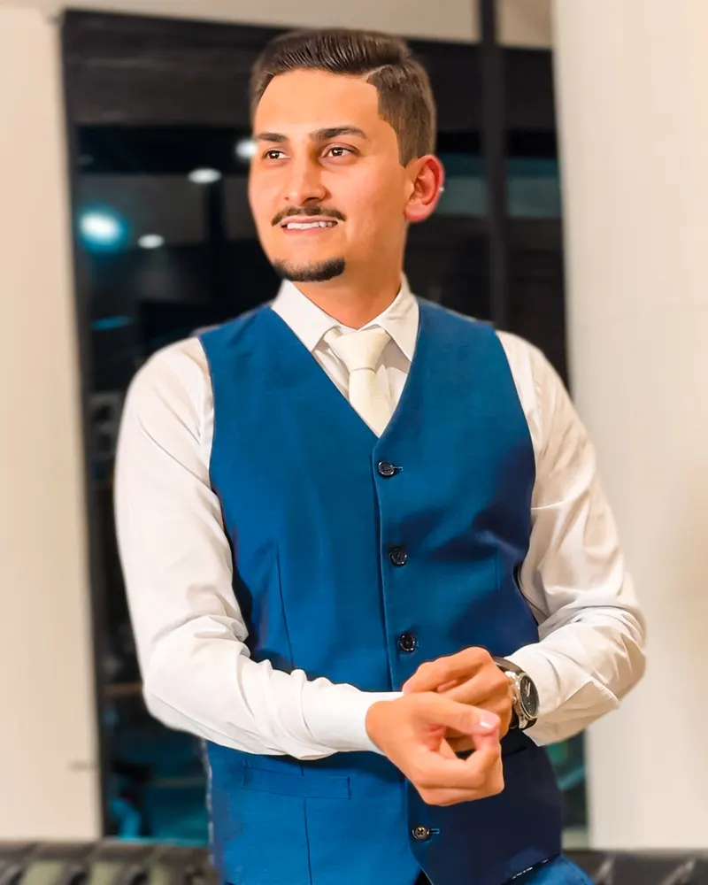 Noivo pronto após o atendimento na A Firma Barbearia