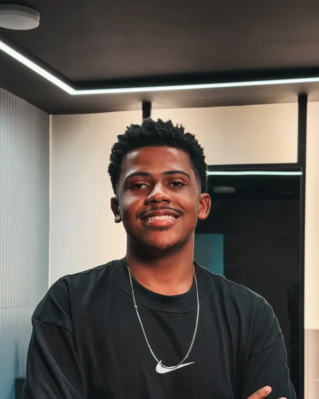 Matheus Felipe, barbeiro a firma na A Firma Barbearia