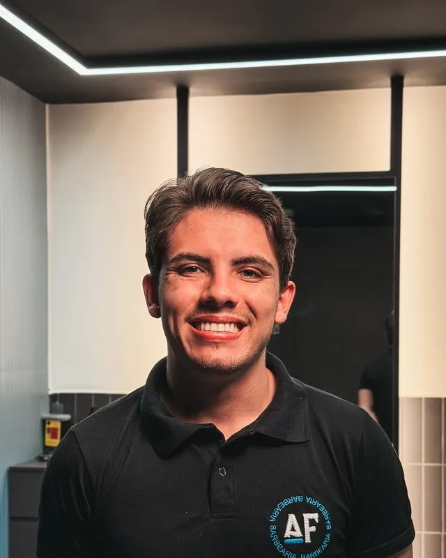 Willyan Batista, visagismo e consultoria de imagem na A Firma Barbearia